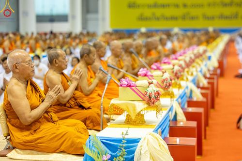 ภาพ No.147134:พิธีมุทิตาสักการะพระภิกษุ ผู้สอบได้เปรียญธรรม 9 ประโยคระดับโลกปีที่ 36, พิธีมอบโล่เกียรติยศและทุนการศึกษา สำนักเรียนบาลีดีเด่นทั่วประเทศ, พิธีถวายมหาสังฆทานคณะสงฆ์ 2,000 กว่าวัด ทั่วประเทศ ปีที่ 24, พิธีถวายไทยธรรมคณะสงฆ์ 323 วัด 4 จังหวัดชายแดนภาคใต้