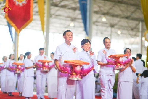 ภาพ No.134384:พิธีทอดผ้าป่าสมทบ มหาสังฆทาน 10,000 วัด ทั่วไทย วันอาทิตย์ต้นเดือนที่ 7 เมษายน พ.ศ.2567 ณ ห้องแก้วสารพัดนึก 1 สภาธรรมกายสากล  วัดพระธรรมกาย จ.ปทุมธานี