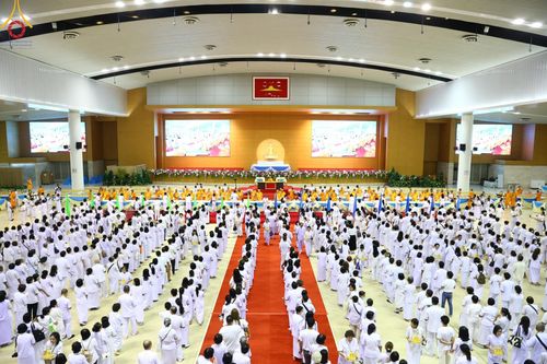 ภาพ No.159558:สัมมนาพิเศษและพิธีมอบองค์พระธรรมกาย 2,000 องค์ ณ ห้องแก้วสารพัดนึก 1 วัดพระธรรมกาย วันอาทิตย์ต้นเดือนที่ 6 ตุลาคม พ.ศ. 2567