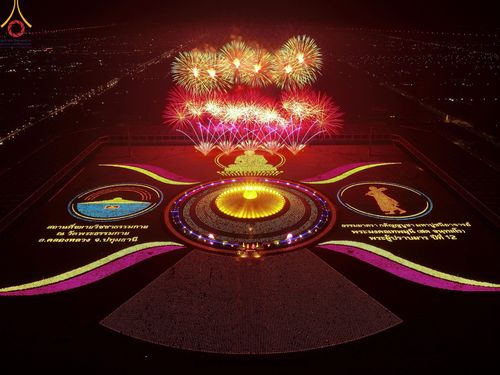 ภาพ No.122301:พิธีจุดประทีปถวายเป็นพุทธบูชา และบูชาธรรมมหาปูชนียาจารย์ พระมงคลเทพมุนี(สด จนฺทสโร) ในโครงการธรรมยาตรา กตัญญูบูชา มหาปูชนียาจารย์ พระมงคลเทพมุนี(สด จนฺทสโร) พระผู้ปราบมาร อนุสรณ์สถาน 7 แห่ง ปีที่ 12 วันที่ 31 มกราคม พ.ศ. 2567 ณ วัดพระธรรมกาย จ.ปทุมธานี (