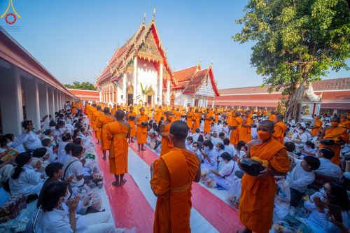 ภาพ No.112782:พิธีตักบาตรพระธรรมยาตราฯ ณ วัดสองพี่น้อง จ.สุพรรณบุรี วันที่ 15 มกราคม พ.ศ. 2567