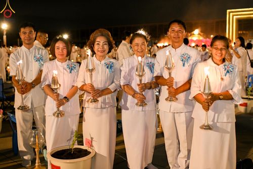 ภาพ No.160663:พิธีจุดประทีป 20,000 ดวง บูชาพระมหาธรรมกายเจดีย์ และบูชาพระมงคลเทพมุนี (สด จนฺทสโร) พระผู้ปราบมาร ณ ลานธรรม พระมหาธรรมกายเจดีย์ วัดพระธรรมกาย จ.ปทุมธานี วันที่ 10 ตุลาคม พ.ศ. 2567