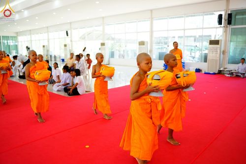 ภาพ No.134924:พิธีตัดปอยผม พิธีขอขมารับผ้าไตร พิธีบรรพชา และพิธีถวายบาตร ในโครงการบรรพชาสามเณร ฟื้นฟูพระพุทธศาสนาทั่วไทย  ณ ศูนย์ปฏิบัติธรรมและศูนย์อบรมเยาวชนเพชรบุรี ต.ท่าแลง อ.ท่ายาง จ.เพชรบุรี