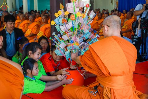 ภาพ No.199593:พิธีทอดผ้าป่าทำนุบำรุงศาสนสถาน ณ วัดศิลามูล ตำบลหินมูล อำเภอบางเลน จังหวัดนครปฐม ในโครงการธรรมยาตรา กตัญญูบูชา มหาปูชนียาจารย์ พระมงคลเทพมุนี(สด จนฺทสโร) พระผู้ปราบมาร อนุสรณ์สถาน 7 แห่ง ปีที่ 13 วันที่ 21 มกราคม พ.ศ. 2568