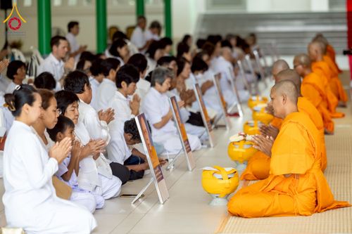 ภาพ No.244864:วันเสาร์ที่ 6 กันยายน พ.ศ. 2568 พิธีถวายบาตร บรรพชา อุปสมบทของนาคธรรมทายาท โครงการอุปสมบทหมู่บูชาธรรมครบรอบ 108 ปี  วันครูผู้ค้นพบวิชชาธรรมกาย ณ โบสถ์พระไตรปิฎก วัดพระธรรมกาย