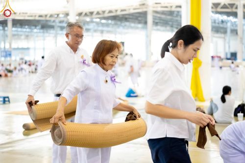 ภาพ No.134655:V.35 เพื่อบุญต้นเดือน การรับบุญของเจ้าหน้าที่หน่วยงานต่างๆ เพื่องานบุญวันอาทิตย์ต้นเดือน ณ วัดพระธรรมกาย วันที่ 7 เมษายน พ.ศ. 2567