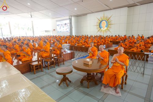 ภาพ No.157749:พิธีถวายภัตตาหารเมนูสวรรค์ ในพรรษาแห่งการเข้าถึงธรรม วันเสาร์ที่ 28 กันยายน พ.ศ. 2567 ณ หอฉันคุณยายอาจารย์ฯ วัดพระธรรมกาย