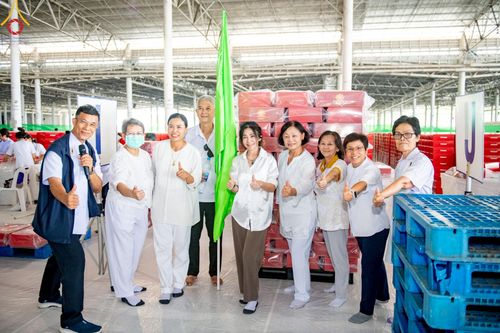 ภาพ No.214414:วันที่ 29 มีนาคม พ.ศ.2568 กิจกรรมใส่ถุงซิปกล่องไทยธรรม เพื่อรักษาความประณีตของกล่องไทยธรรม ในทุกสภาพอากาศ ณ บ้านแก้วเรือนทองคุณยาย วัดพระธรรมกาย