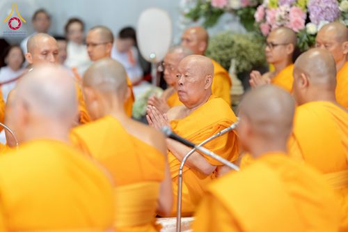 ภาพ No.223821:วันอาทิตย์ที่ 11 พฤษภาคม พ.ศ. 2568 พิธีอุปสมบทสามเณรเปรียญธรรมอุปสมบทอุทิศชีวิต 9 รูป อุบาสก 1 ท่าน ณ อุโบสถพระไตรปิฏกวัดพระธรรมกาย