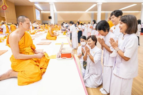 ภาพ No.138882:พิธีถวายกองทุนสนับสนุน การสร้างพระไตรปิฎกฉบับธรรมชัย และอนุรักษ์คัมภีร์ใบลาน น้อมบูชาธรรมหลวงพ่อธัมมชโย 80 ปี ณ ห้องแก้วสารพัดนึก 2 วัดพระธรรมกาย วันเสาร์ที่ 1 มิถุนายน พศ. 2567