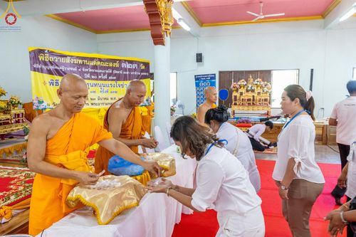 ภาพ No.131896:พิธีถวายสังฆทาน 323 วัด 4 จังหวัดชายแดนภาคใต้ ปีที่ 20 ครั้งที่ 167 และ พิธีมอบกองทุนหนุนแรงใจช่วยครูใต้ ปีที่ 17 ครั้งที่ 132 วันเสาร์ที่ 23 มีนาคม พ.ศ. 2567 ณ วัดมุจลินทวาปีวิหารพระอารามหลวง อ.หนองจิก จ.ปัตตานี