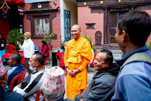 ภาพ No.209851:วันที่ 28 กุมภาพันธ์ พ.ศ.2568 พิธีเปิดโครงการบวชสามเณร พิธีถวายไทยธรรม พิธีขอขมามอบผ้าไตร  ณ เมืองปาตัน ประเทศเนปาล