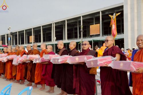 ภาพ No.219155:วันที่ 19-21 เมษายน พ.ศ. 2568 การเตรียมงานในลานธรรม , วิหารคด เพื่องานวันคุ้มครองโลก 22 เมษายน พ.ศ. 2568