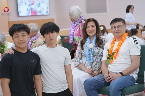 ภาพ No.321636:วันอาทิตย์ที่ 12 เมษายน พ.ศ.2569 กิจกรรมงานบุญวันสงกรานต์ (ตักบาตร ขอขมาพ่อแม่ สรงน้ำพระ รดน้ำขอพร) ณ วัดพระธรรมกายจอร์เจีย ประเทศสหรัฐอเมริกา