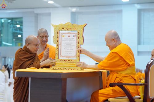 ภาพ No.327781:วันที่ 3 พฤษภาคม พ.ศ.2569 พิธีรับมอบพระบรมสารีริกธาตุ จากสาธารณรัฐแห่งสหภาพเมียนมา ณ ห้องแก้วสารพัดนึก วัดพระธรรมกาย