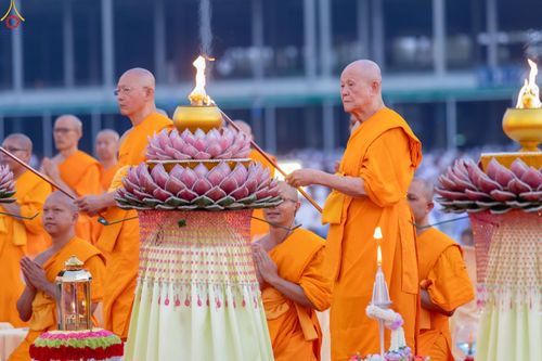 ภาพ No.307862:วันที่ 31 มกราคม พ.ศ. 2569 พิธีจุดประทีปธรรมถวายเป็นพุทธบูชา  และบูชาธรรมมหาปูชนียาจารย์ (ภาพชุดที่ 2) ณ วัดพระธรรมกาย ปทุมธานี ในโครงการธรรมยาตรา กตัญญูบูชา มหาปูชนียาจารย์ พระมงคลเทพมุนี(สด จนฺทสโร) พระผู้ปราบมาร อนุสรณ์สถาน 7 แห่ง ปีที่ 14