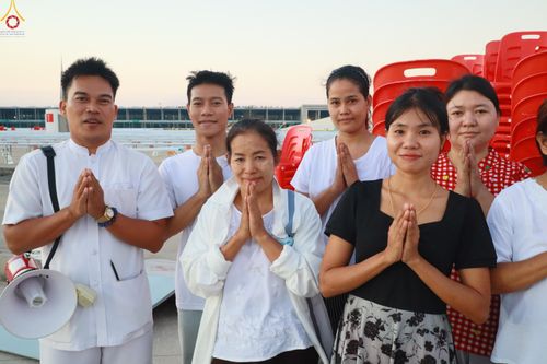 ภาพ No.322033:วันที่ 12 -13 เมษายน พ.ศ.2569 การเตรียมกล่องไทยธรรม + การขนย้ายเก้าอี้ เพื่องานถวายมหาสังฆทาน 40,000 กว่าวัดทั่วประเทศ วันคุ้มครองโลก 22 เมษายน พ.ศ.2569 วัดพระธรรมกาย