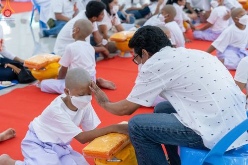 ภาพ No.79296:พิธีตัดปอยผม พิธีขอขมา มอบบาตร-ผ้าไตรนาคธรรมทายาท ในโครงการบรรพชาฟื้นฟูพระพุทธศาสนาทั่วไทย ณ ศูนย์อบรมเยาวชนนครปฐม วันเสาร์ที่ 1 เมษายน พ.ศ.2566