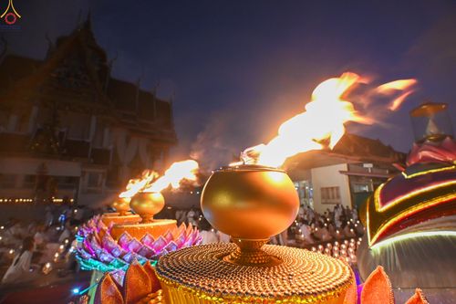 ภาพ No.297167:วันที่ 17 มกราคม พ.ศ. 2569 พิธีจุดประทีปถวายเป็นพุทธบูชา และบูชาธรรมมหาปูชนียาจารย์ (ภาพชุดที่ 2) ณ วัดโบสถ์บน ต.บางคูเวียง จ.นนทบุรี อนุสรณ์สถานลำดับที่ 4 สถานที่เกิดด้วยกายธรรม ในโครงการธรรมยาตรา กตัญญูบูชา มหาปูชนียาจารย์ พระมงคลเทพมุนี(สด จนฺทสโร) พร