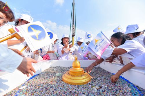 ภาพ No.327378:วันศุกร์ที่ 1 พฤษภาคม พ.ศ.2569 พิธีทอดผ้าป่า โปรยรัตนชาติ ตอกเสาเข็มมงคลต้นแรก สถาปนา “องค์พระเจดีย์เพื่อสร้างสันติภาพโลก” (แห่งแรกของภาคอีสาน) ณ ธุดงคสถานอำนาจเจริญ  อ.เมือง จ.อำนาจเจริญ
