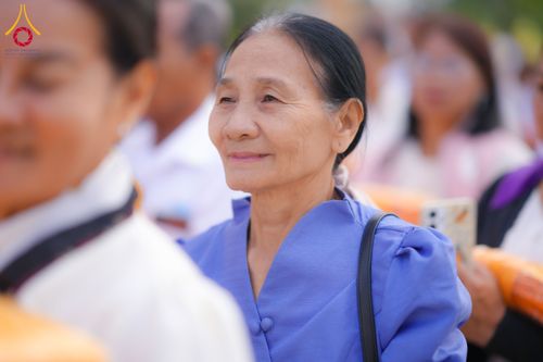 ภาพ No.278580:วันอาทิตย์ที่ 14 ธันวาคม พ.ศ.2568  พิธีเวียนประทักษิณ พิธีวันทาสีมาพระประธาน โครงการบวชบูชาธรรมมหาปูชนียาจารย์ ของศูนย์ปฏิบัติธรรมบุรีรัมย์ ณ วัดกลาง พระอารามหลวง จังหวัดบุรีรัมย์