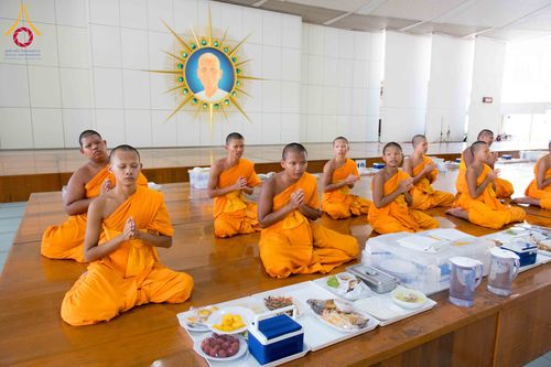 ภาพ No.329910:วันที่ 23 พฤษภาคม พ.ศ. 2569 พิธีถวายภัตตาหารเมนูสวรรค์ เพื่อการบรรลุธรรม ณ หอฉันคุณยายอาจารย์ฯ วัดพระธรรมกาย จังหวัดปทุมธานี
