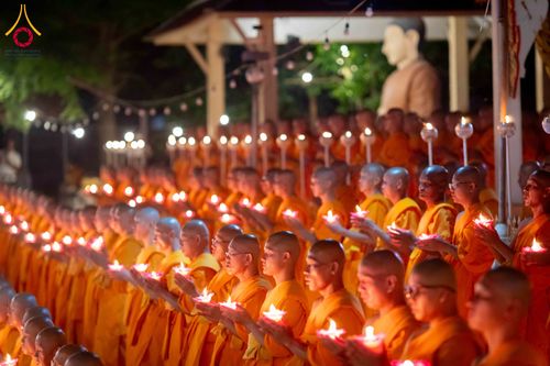 ภาพ No.297457:วันที่ 16 มกราคม พ.ศ. 2569 พิธีลอยประทีปธรรมถวายเป็นพุทธบูชา และบูชาธรรมมหาปูชนียาจารย์  ณ วัดโบสถ์บน ต.บางคูเวียง จ.นนทบุรี อนุสรณ์สถานลำดับที่ 4 สถานที่เกิดด้วยกายธรรม ในโครงการธรรมยาตรา กตัญญูบูชา มหาปูชนียาจารย์ พระมงคลเทพมุนี(สด จนฺทสโร) พระผู้ปราบม