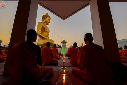 ภาพ No.302887:วันที่ 24 มกราคม พ.ศ. 2569 พิธีจุดประทีปธรรมถวายเป็นพุทธบูชา  และบูชาธรรมมหาปูชนียาจารย์  ณ อาคารธรรมยาตรา กตัญญูบูชามหาปูชนียาจารย์  ตรงข้ามวัดปากน้ำภาษีเจริญ จ.กรุงเทพมหานคร ในโครงการธรรมยาตรา กตัญญูบูชา มหาปูชนียาจารย์ พระมงคลเทพมุนี(สด จนฺทสโร) พระผู