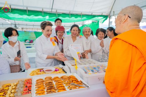 ภาพ No.300183:วันที่ 22 มกราคม พ.ศ. 2569 พิธีถวายภัตตาหารเป็นสังฆทาน แด่พระธรรมยาตรา ณ อนุสรณ์สถานบางปลา วัดบางปลา อำเภอบางเลน จังหวัดนครปฐม ในโครงการธรรมยาตรา กตัญญูบูชา มหาปูชนียาจารย์ พระมงคลเทพมุนี(สด จนฺทสโร) พระผู้ปราบมาร อนุสรณ์สถาน 7 แห่ง ปีที่ 14