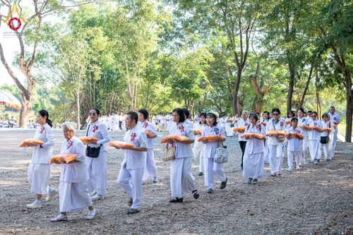 ภาพ No.285727:วันพุธที่ 10 ธันวาคม พ.ศ.2568  พิธีตอกเสาเข็มมงคลต้นสุดท้าย รองรับองค์พระเจดีย์เพื่อสร้างสันติภาพโลก ณ ศูนย์ปฏิบัติธรรมและศูนย์อบรมเยาวชน ชัยนาท