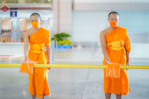 ภาพ No.86409:วันธรรมชัย ปีที่ 55 พิธีทอดผ้าป่ากฐินสมทบครั้งที่1, พิธีเจริญพุทธมนต์ ลูกนิมิตมหาสมบัติฯ พิธีจุดประทีป,พิธีฉลองชัยสวดมนต์บทธัมมจักกัปปวัตนสูตร วันอาทิตย์ที่ 27 สิงหาคม พ.ศ.2566 ณ สภาธรรมกายสากล / มหารัตนวิหารคด วัดพระธรรมกาย