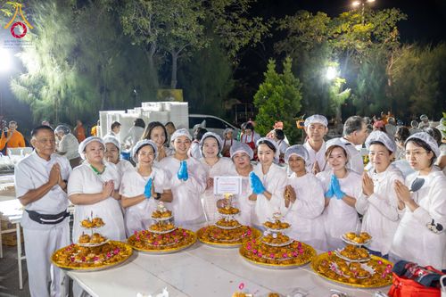 ภาพ No.288218:วันที่ 5 มกราคม พ.ศ. 2569 พิธีถวายภัตตาหารเป็นสังฆทาน แด่พระธรรมยาตรา ในโครงการธรรมยาตรา กตัญญูบูชา มหาปูชนียาจารย์ พระมงคลเทพมุนี(สด จนฺทสโร) พระผู้ปราบมาร อนุสรณ์สถาน 7 แห่ง ปีที่ 14 ณ อนุสรณ์สถานมหาวิหารพระมงคลเทพมุนี (โลตัสแลนด์) อ.สองพี่น้อง จ.สุพรร