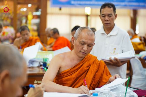 ภาพ No.281315:วันที่ 25 ธันวาคม พ.ศ. 2568 บรรยากาศการตรวจใบข้อสอบธรรมสนามหลวง  นักธรรมชั้นเอก และธรรมศึกษาชั้นเอก ส่วนภูมิภาค  ณ ศาลาอบรมสงฆ์ วัดสามพระยาวรวิหาร เขตพระนคร กรุงเทพมหานคร