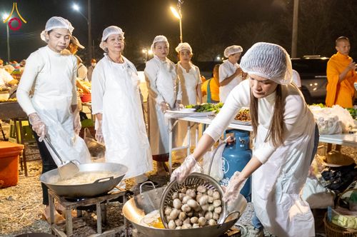 ภาพ No.301681:วันที่ 24 มกราคม พ.ศ. 2569 พิธีถวายภัตตาหารเป็นสังฆทาน แด่พระธรรมยาตรา ณ อนุสรณ์สถานบางปลา วัดบางปลา อำเภอบางเลน จังหวัดนครปฐม ในโครงการธรรมยาตรา กตัญญูบูชา มหาปูชนียาจารย์ พระมงคลเทพมุนี(สด จนฺทสโร) พระผู้ปราบมาร อนุสรณ์สถาน 7 แห่ง ปีที่ 14