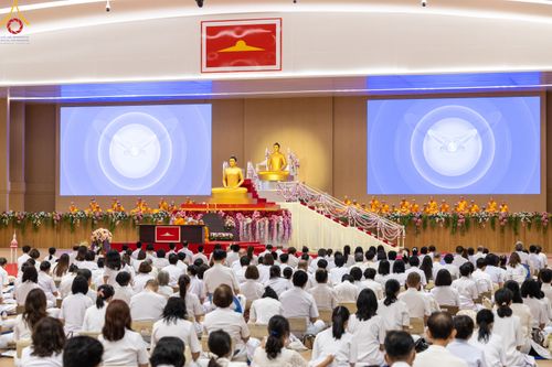 ภาพ No.84675:พิธีบรรจุพระบรมสารีริกธาตุภายในเกตุดอกบัวตูม องค์พระประธาน ณ ห้องแก้วสารพัดนึก 2 วัดพระธรรมกาย ในวันอาสาฬหบูชา อังคารที่ 1 สิงหาคม พ.ศ.2566