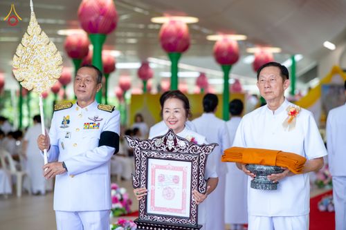 ภาพ No.332292:วันเสาร์ที่ 6 มิถุนายน พ.ศ.2569 พิธีต้อนรับสัญญาบัตร พัดยศ พระราชภาวนาวชิรวิเทศ วิ. ณ อุโบสถพระไตรปิฏก วัดพระธรรมกาย