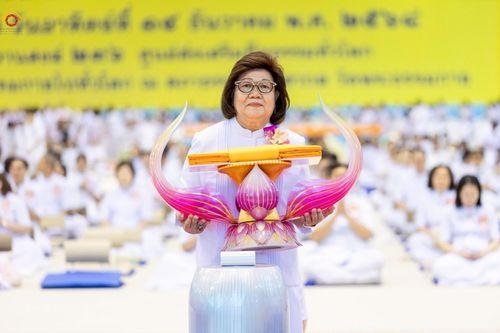 ภาพ No.277561:วันอาทิตย์ต้นเดือนที่ 7 ธันวาคม พ.ศ.2568 พิธีทอดผ้าป่าต้นสมบัติจักรพรรดิ ณ สภาธรรมกายสากล วัดพระธรรมกาย