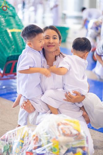 ภาพ No.159008:พิธีตักบาตร ในวันอาทิตย์ต้นเดือน วันที่ 6 ตุลาคม พ.ศ. 2567 ณ สภาธรรมกายสากล วัดพระธรรมกาย