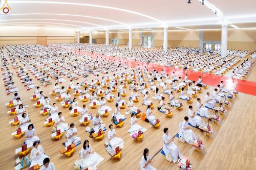 ภาพ No.228398:วันอาทิตย์ที่ 8 มิถุนายน พ.ศ. 2568 พิธีถวายทุนสนับสนุนพระไตรปิฎกฉบับธรรมชัย และอนุรักษ์คัมภีร์โบราณ ณ ห้องแก้วสารพัดนึก 2 วัดพระธรรมกาย