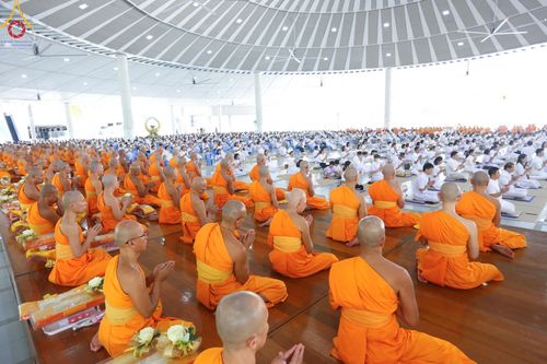 ภาพ No.162211:พิธีถวายภัตตาหารเมนูสวรรค์ เนื่องในวันออกพรรษา (ขึ้น 15 ค่ำ เดือน 11) วันพฤหัสบดีที่ 17 ตุลาคม พ.ศ. 2567 ณ หอฉันคุณยายอาจารย์ฯ วัดพระธรรมกาย