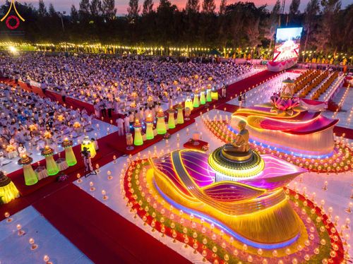 ภาพ No.109653:พิธีจุดประทีปถวายเป็นพุทธบูชา และบูชาธรรมมหาปูชนียาจารย์ วันที่ 10 มกราคม พ.ศ. 2567 ณ อนุสรณ์สถานคลองบางนางแท่น อ.สามพราน จ.นครปฐม