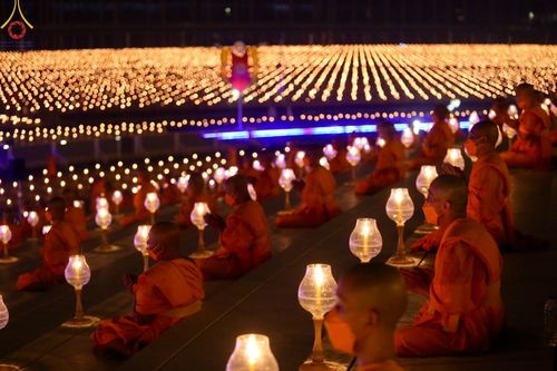 ภาพ No.77273:พิธีจุดมาฆประทีป ในวันมาฆบูชา อาทิตย์ต้นเดือนที่ 6 มีนาคม พ.ศ. 2566 ณ วัดพระธรรมกาย อ.คลองหลวง จ.ปทุมธานี