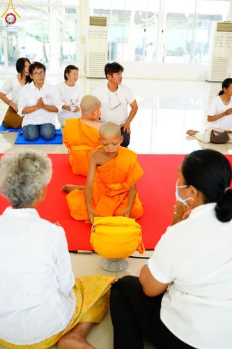 ภาพ No.134922:พิธีตัดปอยผม พิธีขอขมารับผ้าไตร พิธีบรรพชา และพิธีถวายบาตร ในโครงการบรรพชาสามเณร ฟื้นฟูพระพุทธศาสนาทั่วไทย  ณ ศูนย์ปฏิบัติธรรมและศูนย์อบรมเยาวชนเพชรบุรี ต.ท่าแลง อ.ท่ายาง จ.เพชรบุรี