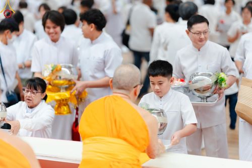ภาพ No.206970:พิธีถวายโคมมาฆประทีป น้อมถวายเป็นพุทธบูชา แด่คณะพระภิกษุ สามเณร วัดพระธรรมกาย วันอาทิตย์ที่ 9 กุมภาพันธ์ พ.ศ. 2568 ณ ห้องแก้วสารพัดนึก 2 สภาธรรมกายสากล วัดพระธรรมกาย จังหวัดปทุมธานี