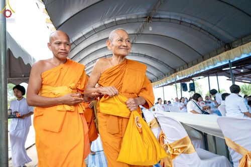 ภาพ No.144482:3 Bigboon 1.พิธีทอดผ้าป่าสถาปนาสังฆรัตนะปทุมเจดีย์ 2.พิธีประดิษฐานดอกบัวอนันต์นิรันดร์กาล 3.พิธีถวายมหาสังฆทานแด่คณะสงฆ์ทุกวัดในจังหวัดปัตตานี ณ ศูนย์อบรมเยาวชนจังหวัดปัตตานี วันอาทิตย์ที่ 14 กรกฎาคม พ.ศ. 2567