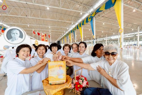 ภาพ No.223228:วันที่ 2 -10 พฤษภาคม พ.ศ. 2568 พิธีตัดปอยผม ปลงผม พิธีขอขมาลาอุปสมบทอุทิศชีวิต ของอุบาสก พิสิทธิ์ หมื่นแกล้ว  ณ วัดพระธรรมกาย