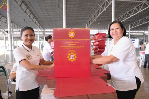 ภาพ No.210953:วันที่ 15 มีนาคม พ.ศ. 2568  บุญบรรจุกล่องไทยธรรม เพื่อถวายแด่พระสังฆาธิการ 40,000 กว่าวัดทั่วไทย ในวันคุ้มครองโลก 22 เมษายน พ.ศ. 2568