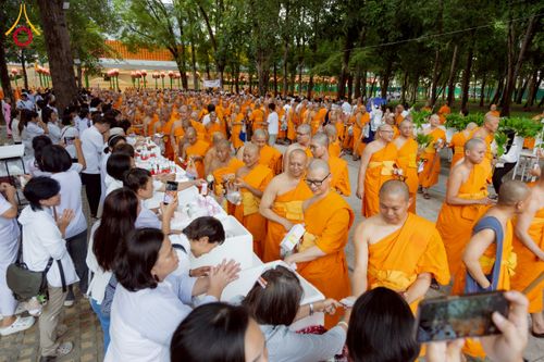 ภาพ No.233224:วันที่ 11 กรกฏาคม พ.ศ. 2568 พิธีอธิษฐานพรรษา ของคณะสงฆ์ ณ โบสถ์พระไตรปิฎก วัดพระธรรมกาย ต.คลองสาม อ.คลองหลวง จ.ปทุมธานี