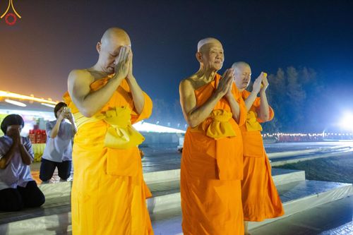 ภาพ No.170377:พิธีลอยกระทงธรรม ณ สระเศรษฐีทะเลบุญ มหาวิหารพระมงคลเทพมุนีฯ วัดพระธรรมกาย วันศุกร์ที่ 15 พฤศจิกายน พ.ศ.2567 (วันเพ็ญ 15 ค่ำ เดือน 12)