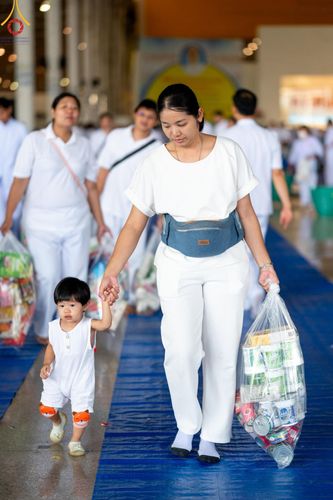 ภาพ No.167571:พิธีตักบาตรและพิธีบูชาข้าวพระ ในวันอาทิตย์ที่ 3 พฤศจิกายน พ.ศ. 2567 ณ วัดพระธรรมกาย